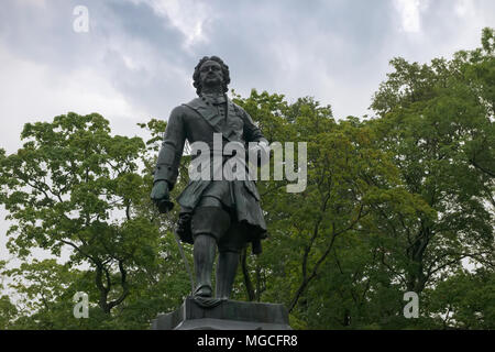 Monumento a imperatore russo Pietro il Grande a Cronštadt. Realizzati ed installati nel 1841 Foto Stock