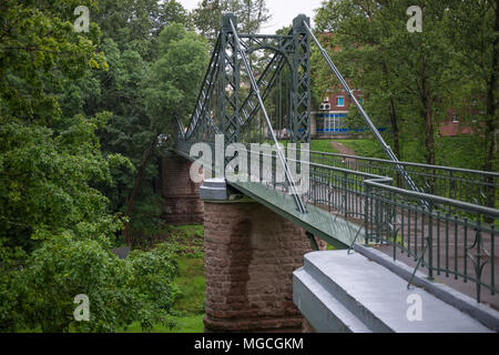 Makarov ponte pedonale in autunno tempo piovoso Foto Stock