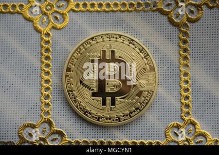 Golden Bitcoins. Nuovo denaro virtuale. Foto Stock