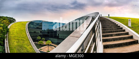 SINGAPORE - Ottobre 24, 2016: moderno edificio architettonico di Nanyang Technological University di Singapore Foto Stock