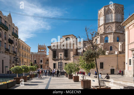 Plaza Decimo Junio Bruto, parte del vecchio centro storico della città nel nord Ciutat Vella distretto, Valencia, Spagna. Foto Stock