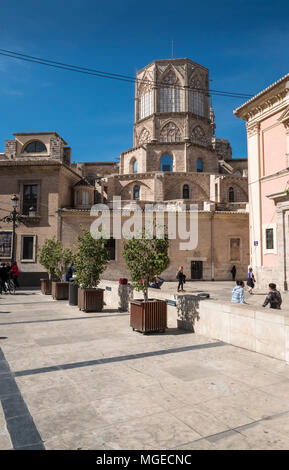 Plaza Decimo Junio Bruto, parte del vecchio centro storico della città nel nord Ciutat Vella distretto, Valencia, Spagna. Foto Stock