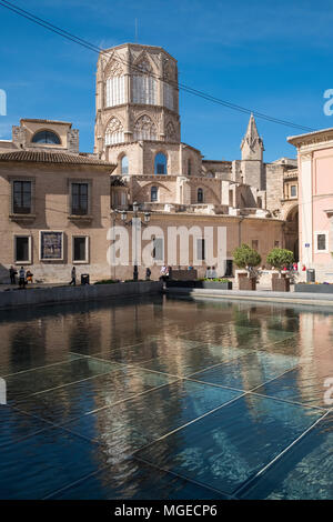 Plaza Decimo Junio Bruto, parte del vecchio centro storico della città nel nord Ciutat Vella distretto, Valencia, Spagna. Foto Stock