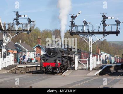 British Railways Classe 4 locomotiva a vapore 76079 a Grosmont stazione sulla North Yorkshire Moors Railway, nello Yorkshire, Inghilterra. Foto Stock