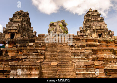 Parte del Ta Keo, un tempio-montagna, in Angkor (Cambogia). Era stato il tempio di Jayavarman V, figlio di Rajendravarman Foto Stock