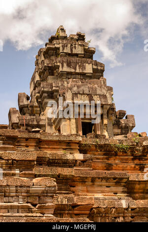 Parte del Ta Keo, un tempio-montagna, in Angkor (Cambogia). Era stato il tempio di Jayavarman V, figlio di Rajendravarman Foto Stock