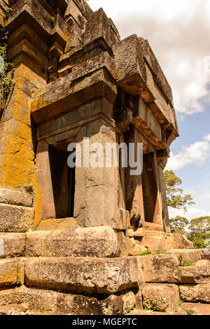 Parte del Ta Keo, un tempio-montagna, in Angkor (Cambogia). Era stato il tempio di Jayavarman V, figlio di Rajendravarman Foto Stock