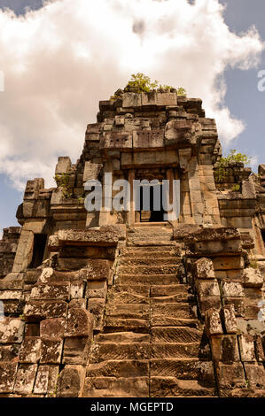 Parte del Ta Keo, un tempio-montagna, in Angkor (Cambogia). Era stato il tempio di Jayavarman V, figlio di Rajendravarman Foto Stock