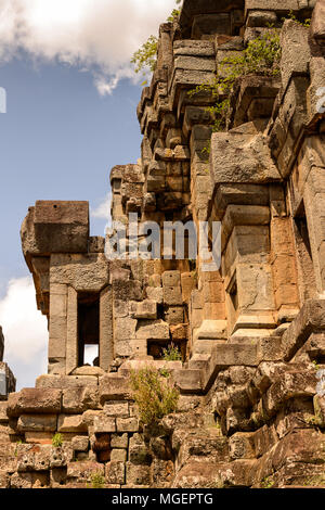 Parte del Ta Keo, un tempio-montagna, in Angkor (Cambogia). Era stato il tempio di Jayavarman V, figlio di Rajendravarman Foto Stock