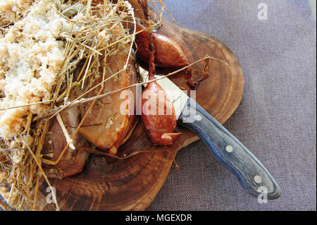 Caramellata tritare la carne di maiale con Cherrueix scalogni da La Table du Marais ristorante La Fresnais, Bretagna Francia Foto Stock