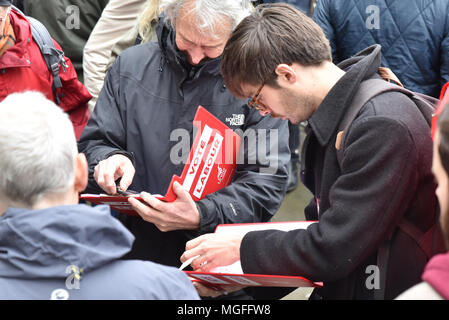 A Notting Hill, Londra, Regno Unito. Il 28 aprile 2018. Il partito laburista di campagna elettorale in Notting Hill per il governo locale delle elezioni del 3 maggio in un tentativo di scalzare il Kensington e Chelsea Consiglio conservatore. Credito: Matteo Chattle/Alamy Live News Foto Stock