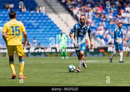 Spagna - 28 Aprile: Espanyol centrocampista Sergi Darder (25) durante il match tra RCD Espanyol v Las Palmas per il round 35 del Liga Santander, suonato a Cornella-El Prat Stadium il 28 aprile 2018 a Barcellona, Spagna. (Credit: Mikel Trigueros / Urbanandsport / Cordon Premere) Cordon premere Foto Stock