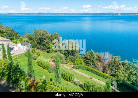 Vista panoramica di Capodimonte, sul lago di Bolsena, provincia di Viterbo, Lazio, Italia centrale. Foto Stock