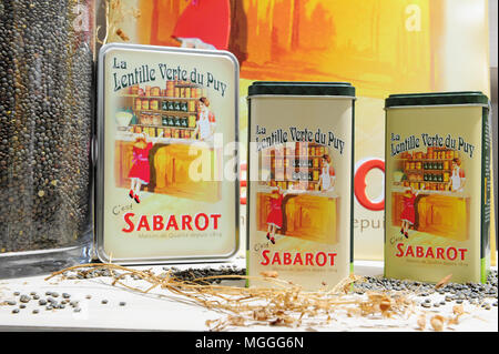 Le Puy lenticchie verdi-basati su prodotti per la vendita a Sabarot cibo gourmet shop in Le-Puy-en-Velais, Francia Foto Stock