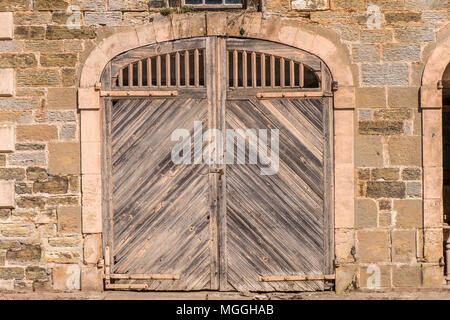 Vecchie porte stabile in una fattoria in Scozia Foto Stock