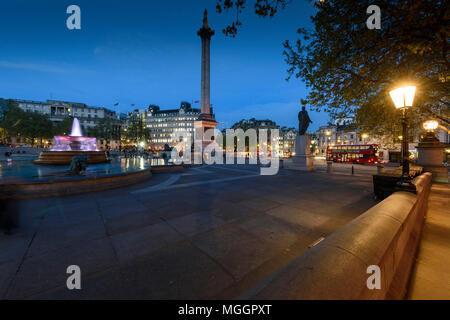 Trafalgar Square al crepuscolo, London, Regno Unito Foto Stock