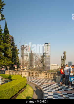 Città del Messico, America centrale [Colonial il Castello di Chapultepec vedute di città del Messico, hill, parco, edifici] Foto Stock