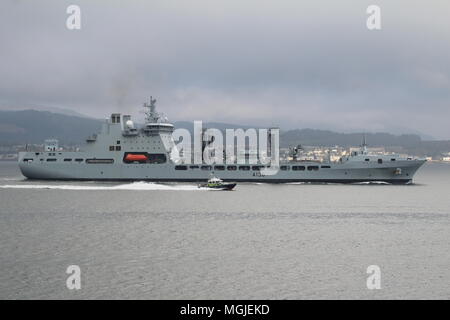 RFA Tidespring (A136), una marea-class tanker azionato dalla Flotta Reale ausiliario, passando Gourock in arrivo per esercitare congiuntamente il guerriero 18-1. Foto Stock