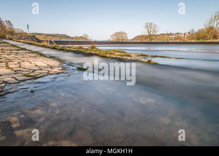 Fiume bagno Pielmühle al fiume Regen in Lappersdorf vicino a Regensburg, Baviera, Germania Foto Stock