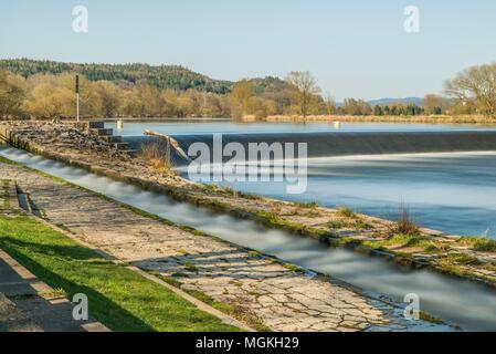 Fiume bagno Pielmühle al fiume Regen in Lappersdorf vicino a Regensburg, Baviera, Germania Foto Stock