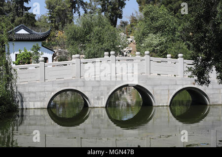 Ponte in giardini giapponesi a Huntington, Los Angeles Foto Stock