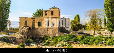 Baalbek, una cittadina nella valle Beqaa del Libano situato ad est del fiume Litani. Le rovine di epoca romana. Foto Stock