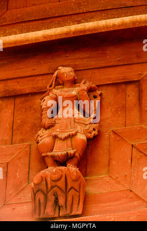 Pagoda con una campana, una delle attrazioni di Mingun, Sagaing regione nel nord-ovest del Myanmar (Birmania) Foto Stock