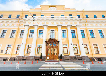 SAINT PETERSBURG, Russia - 17 Marzo 2018: vista frontale di Yusupov palace sul fiume Moyka embankment. Il Palazzo Moika primario è stata la residenza di nobili fam Foto Stock