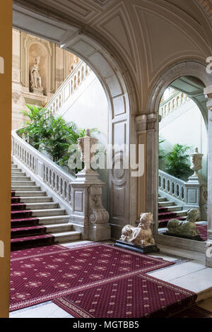 SAINT PETERSBURG, Russia - 17 Marzo 2018: salone con scala in Yusupov palace sul fiume Moyka embankment. La Moika Palace è stato la residenza principale del Foto Stock