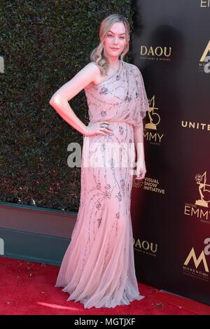 Pasadena, Stati Uniti d'America. Il 27 aprile 2018. Annika Noelle presso gli arrivi per il quarantacinquesimo giorno annuale Creative Arts Emmy Awards, Pasadena Civic Center, Pasadena, CA 27 aprile 2018. Credito: Priscilla concedere/Everett raccolta/Alamy Live News Foto Stock