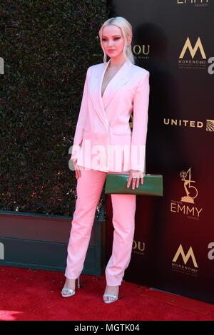 Pasadena, Stati Uniti d'America. Il 27 aprile 2018. Colomba Cameron presso gli arrivi per il quarantacinquesimo giorno annuale Creative Arts Emmy Awards, Pasadena Civic Center, Pasadena, CA 27 aprile 2018. Credito: Priscilla concedere/Everett raccolta/Alamy Live News Foto Stock