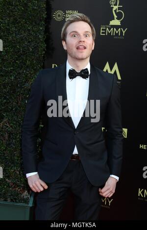 Pasadena, Stati Uniti d'America. Il 27 aprile 2018. Van Hansis presso gli arrivi per il quarantacinquesimo giorno annuale Creative Arts Emmy Awards, Pasadena Civic Center, Pasadena, CA 27 aprile 2018. Credito: Priscilla concedere/Everett raccolta/Alamy Live News Foto Stock