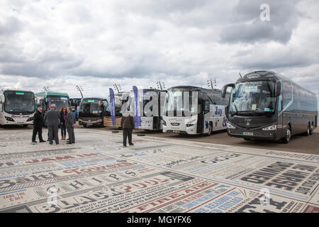 Raduno di pullman di lusso del Regno Unito su Blackpool Comedy Mappet, lungomare. I conducenti dei trasporti pubblici hanno viaggiato fino allo Shropshire e all'Irlanda del Nord per partecipare all'evento esecutivo per vincere il premio per lo spettacolo di autisti dell'anno. Foto Stock