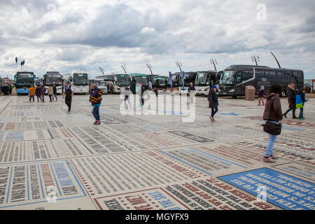 Raduno di pullman di lusso del Regno Unito su Blackpool Comedy Mappet, lungomare. I conducenti dei trasporti pubblici hanno viaggiato fino allo Shropshire e all'Irlanda del Nord per partecipare all'evento esecutivo per vincere il premio per lo spettacolo di autisti dell'anno. Foto Stock