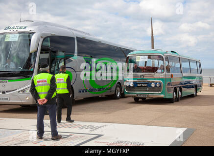 Raduno di pullman di lusso del Regno Unito su Blackpool Comedy Mappet, lungomare. I conducenti dei trasporti pubblici hanno viaggiato fino allo Shropshire e all'Irlanda del Nord per partecipare all'evento esecutivo per vincere il premio per lo spettacolo di autisti dell'anno. Foto Stock