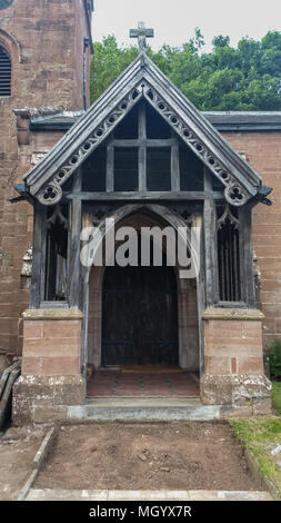 St Giles Chiesa bello piccolo ingresso della chiesa in Badger, Shropshire Foto Stock