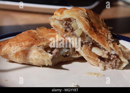 Cucinato al momento Cornish Pasty Foto Stock