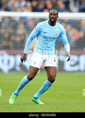 Yaya Toure di Manchester City durante la partita della Premier League al London Stadium di Londra. PREMERE ASSOCIAZIONE foto. Data immagine: Domenica 29 aprile 2018. Vedi storia della PA CALCIO West Ham. Il credito fotografico dovrebbe essere: Adam Davy/PA Wire. RESTRIZIONI: Nessun utilizzo con audio, video, dati, elenchi di apparecchi, logo di club/campionato o servizi "live" non autorizzati. L'uso in-match online è limitato a 75 immagini, senza emulazione video. Nessun utilizzo nelle scommesse, nei giochi o nelle pubblicazioni di singoli club/campionati/giocatori. Foto Stock