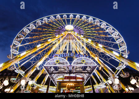 Ruota panoramica Ferris a Parigi il parco di divertimenti Foto Stock