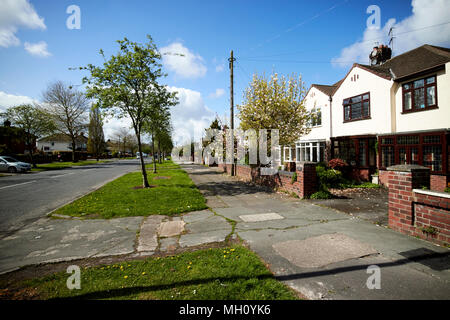 Benestante di alloggiamento su booker avenue in the allerton aree di Liverpool Merseyside England Regno Unito Foto Stock