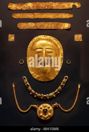 Oro maschera funeraria thaj Tell al-zayer nel museo nazionale di Riyadh Provincia di Riyadh, Arabia Saudita Foto Stock