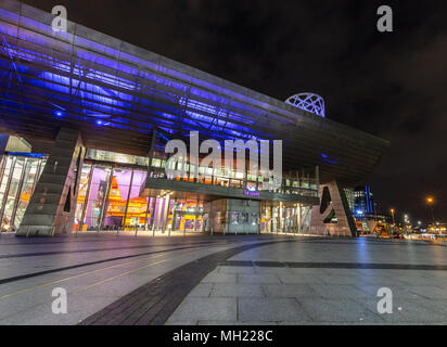 Lowry Theatre e gallerie entrata a Salford Quays, Greater Manchester, Regno Unito. Preso il 26 aprile 2018 Foto Stock