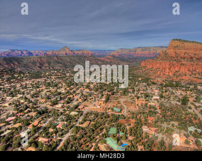 A Sedona in Arizona, ha un bel colore arancione rocce e pilastri nel deserto Foto Stock