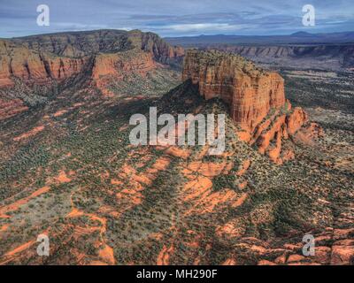 A Sedona in Arizona, ha un bel colore arancione rocce e pilastri nel deserto Foto Stock