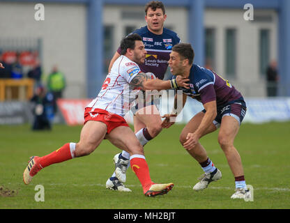 Il 29 aprile 2018, Lightstream Stadium, Hull, Inghilterra; Betfred Super League Rugby, Round 13,Hull KR v Leeds rinoceronti; Giustino Carney di Hull KR andando a maz Foto Stock