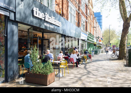 'Italiani 'Pavement Cafe, Chiswick High Street, Chiswick, London Borough di Hounslow, Greater London, England, Regno Unito Foto Stock