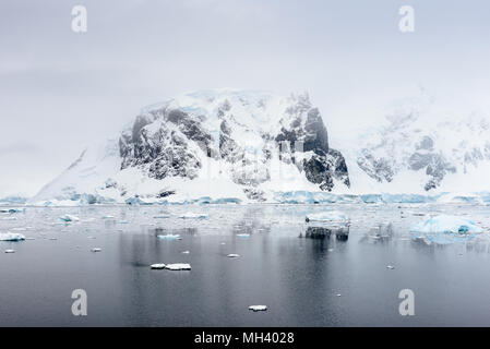 Iceberg sull'Oceano Atlantico in Antartide Foto Stock