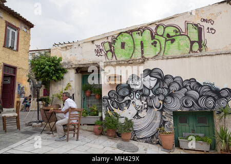 La street art e graffiti ad Atene in Grecia Foto Stock