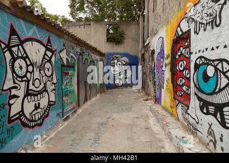 La street art e graffiti ad Atene in Grecia Foto Stock