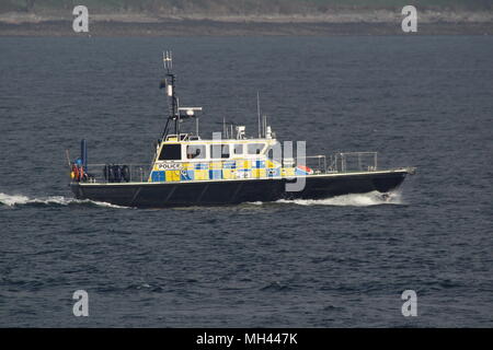 MDP Condor, una motovedetta operati dal ministero della Difesa di polizia, sul compito durante le fasi di arrivo di esercizio comune della Warrior 18-1 Foto Stock